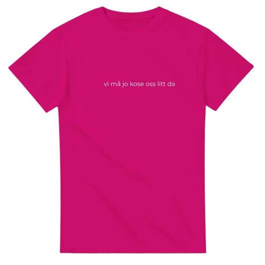 Norwegian Offshore Humor Tee – “Vi må jo kose oss litt da” - T-Shirt - Space Jules